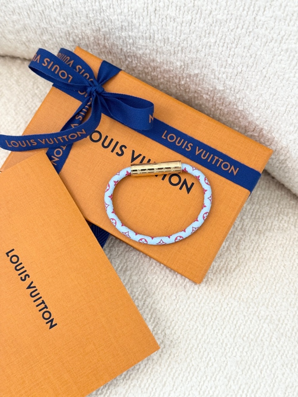 ✨NEW✨Louis Vuitton 2026 Monogram LV Confidential Bracelet 17 cm - Light Blue - Picture 4 of 11